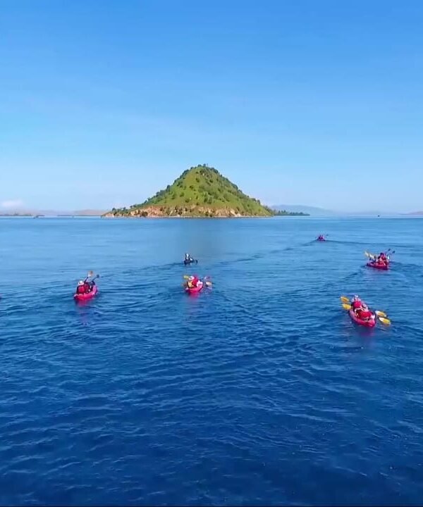 kayaking komodo